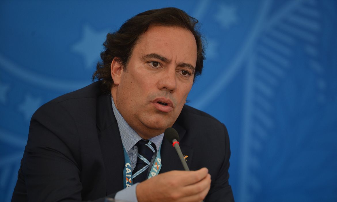 O presidente da Caixa Econômica Federal, Pedro Guimarães, fala à imprensa no Palácio do Planalto