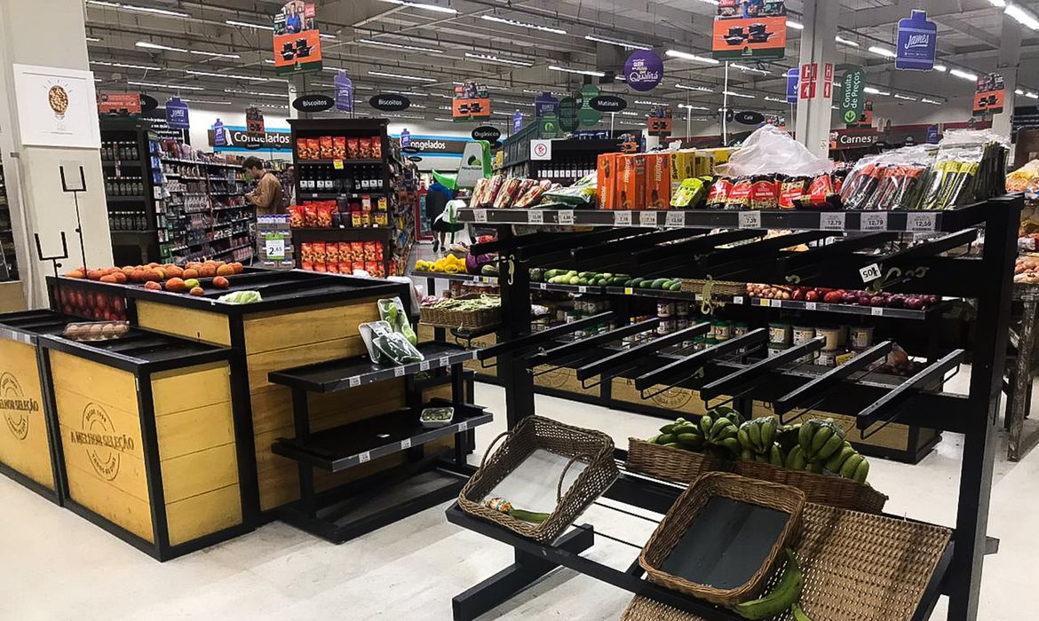 Supermercados de São Paulo ainda enfrentam desabastecimento de frutas, verduras e legumes após as fortes chuvas desta semana