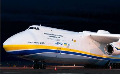 Maior avião do mundo, Antonov pousou no Brasil para buscar um gerador de 155 toneladas, fabricado em Guarulhos