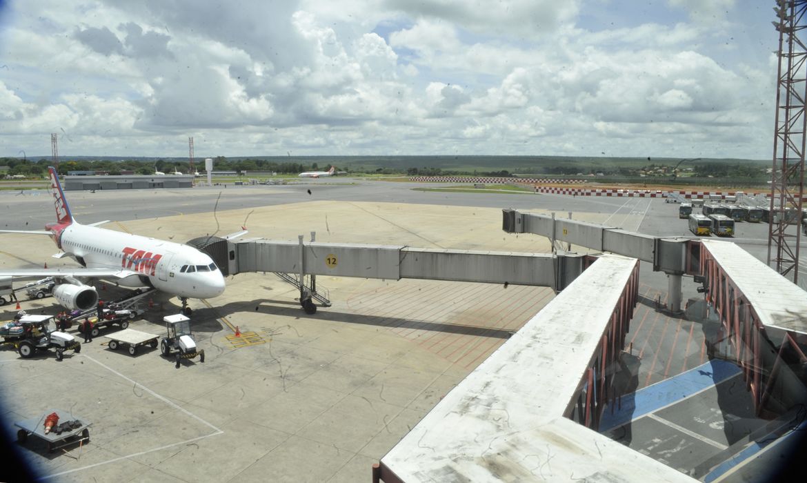 Brasília - O Aeroporto Internacional de Brasília completa hoje (3) 60 anos. Atualmente, o terminal aéreo tem a maior capacidade de pista do país, podendo receber até 60 voos por hora (Valter Campanato/Agência Brasil)