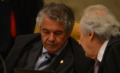 Os ministros Marco Aurélio Mello e Ricardo Lewandowisk, durante sessão de julgamento sobre limite para compartilhamento de dados fiscais