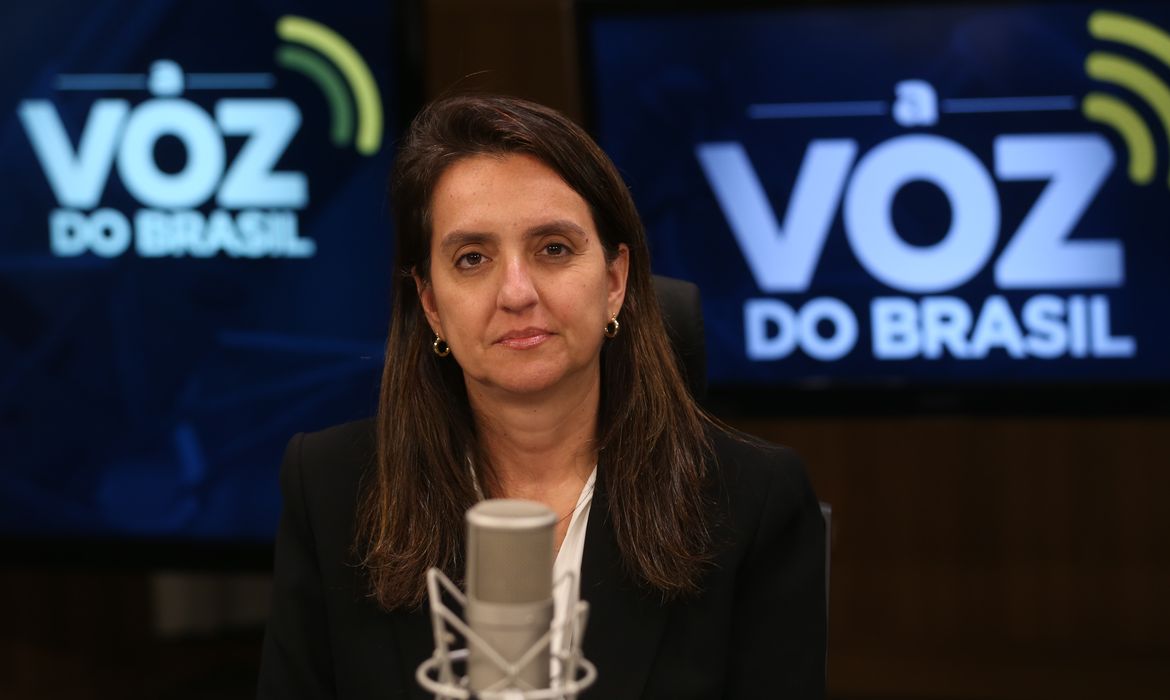 A Gerente de indústria e serviço da APEX BRASIL, Maria Paula Velloso, é a entrevistada do Programa A Voz do Brasil.