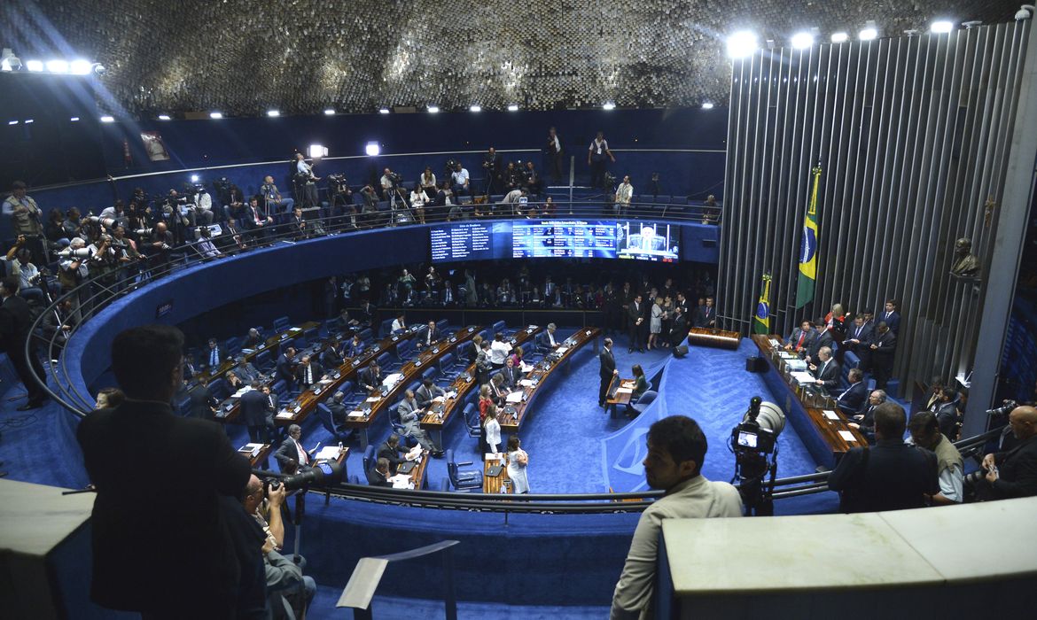 Brasília - Sessão plenária do Senado para decidir sobre a admissibilidade do processo de impeachment da presidenta Dilma Rousseff (Antonio Cruz/Agência Brasil)