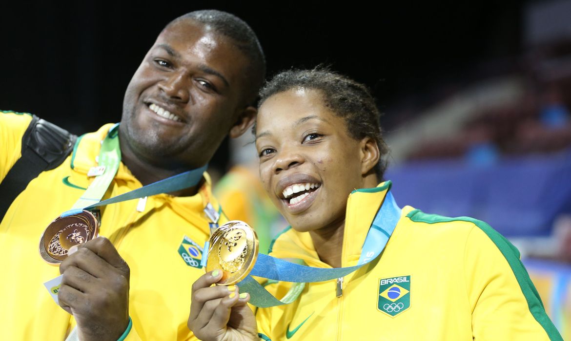 Joice Silva entrou para a história do esporte brasileiro ao vencer a cubana Yakelin Estornell e ganhar a primeira medalha de ouro da luta olímpica. Mais cedo, Davi Albino ganhou o bronze