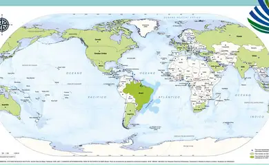 IBGE - Atlas Geográfico Escolar - Brasil no centro do Mapa Mundi. Arte: IBGE