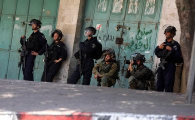 Soldados israelenses posicionados confrontos com palestinos, Hebron
