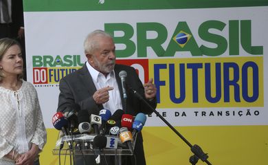 O presidente eleito Luiz Inacio Lula da Silva durante entrevista no CCBB.