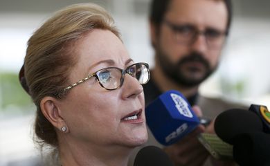 Brasília - A ex-ministra do Supremo Tribunal Federal Ellen Gracie, comenta o falecimento do ministro Teori Zavascki após encontro com o presidente Michel Temer, no Palácio do Planalto (Marcelo Camargo/Agência Brasil)
