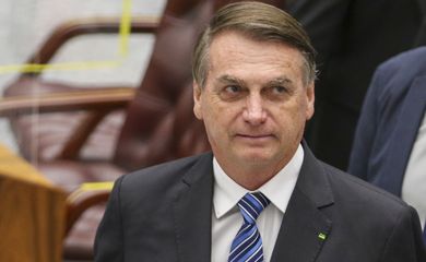 O presidente da República, Jair Bolsonaro,participa de cerimônia de posse dos desembargadores Messod Azulay Neto e Paulo Sérgio Domingues, como ministros do Superior Tribunal de Justiça (STJ).
