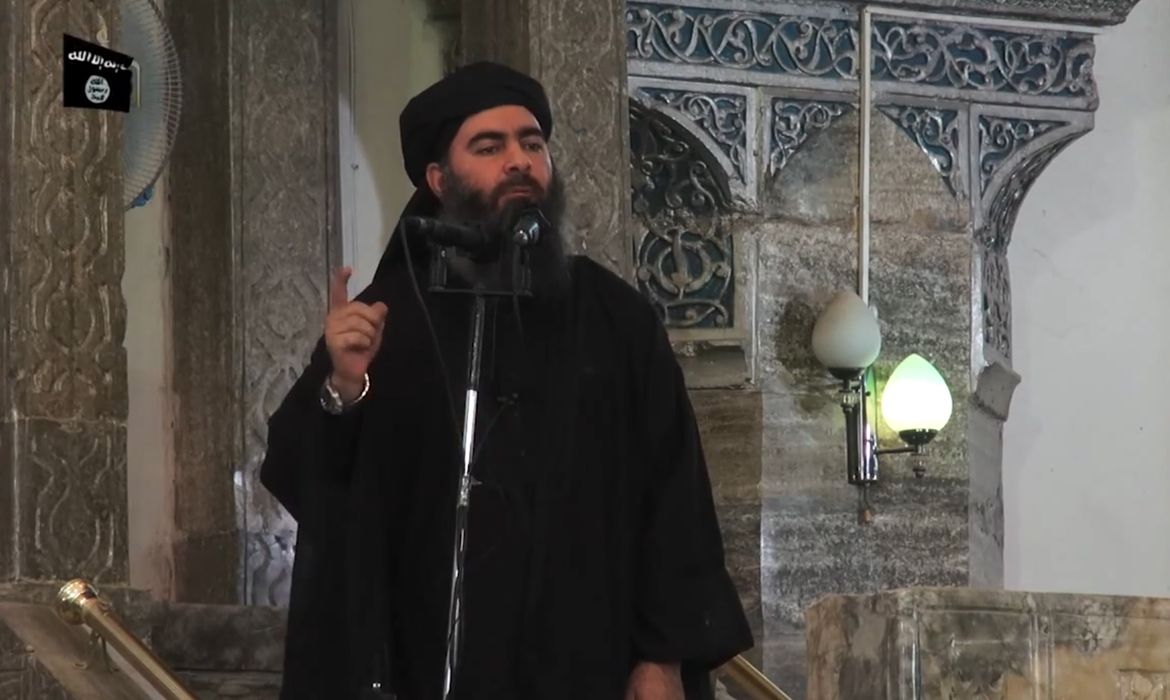 O Iraque confirmou neste domingo (12) que o líder do grupo terrorista Estado Islâmico (EI), o auto intitulado califa Abu Bakr al Baghdadi, fugiu para a Síria