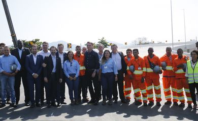 O presidente Jair Bolsonaro e autoridades participam do evento de inauguração da alça deligação da Ponte Rio-Niterói à Linha Vermelha