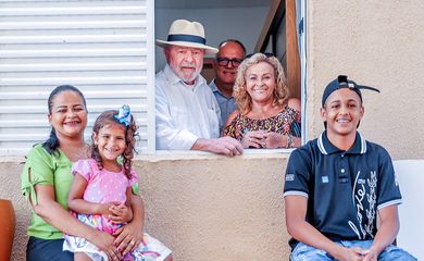 03.03.2023 - Visita à unidade habitacional mobiliada do Residencial Celina Bezerra. Rondonópolis - MT.
Foto: Ricardo Stuckert/PR