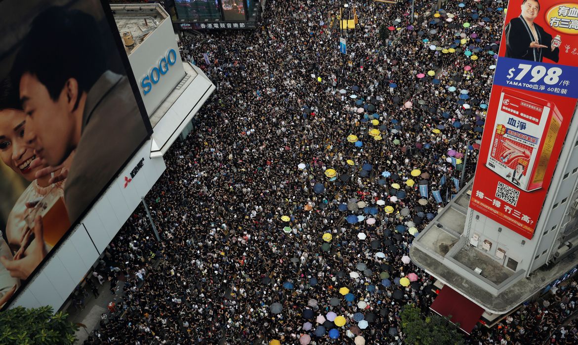 Manifestantes protestam em Hong Kong