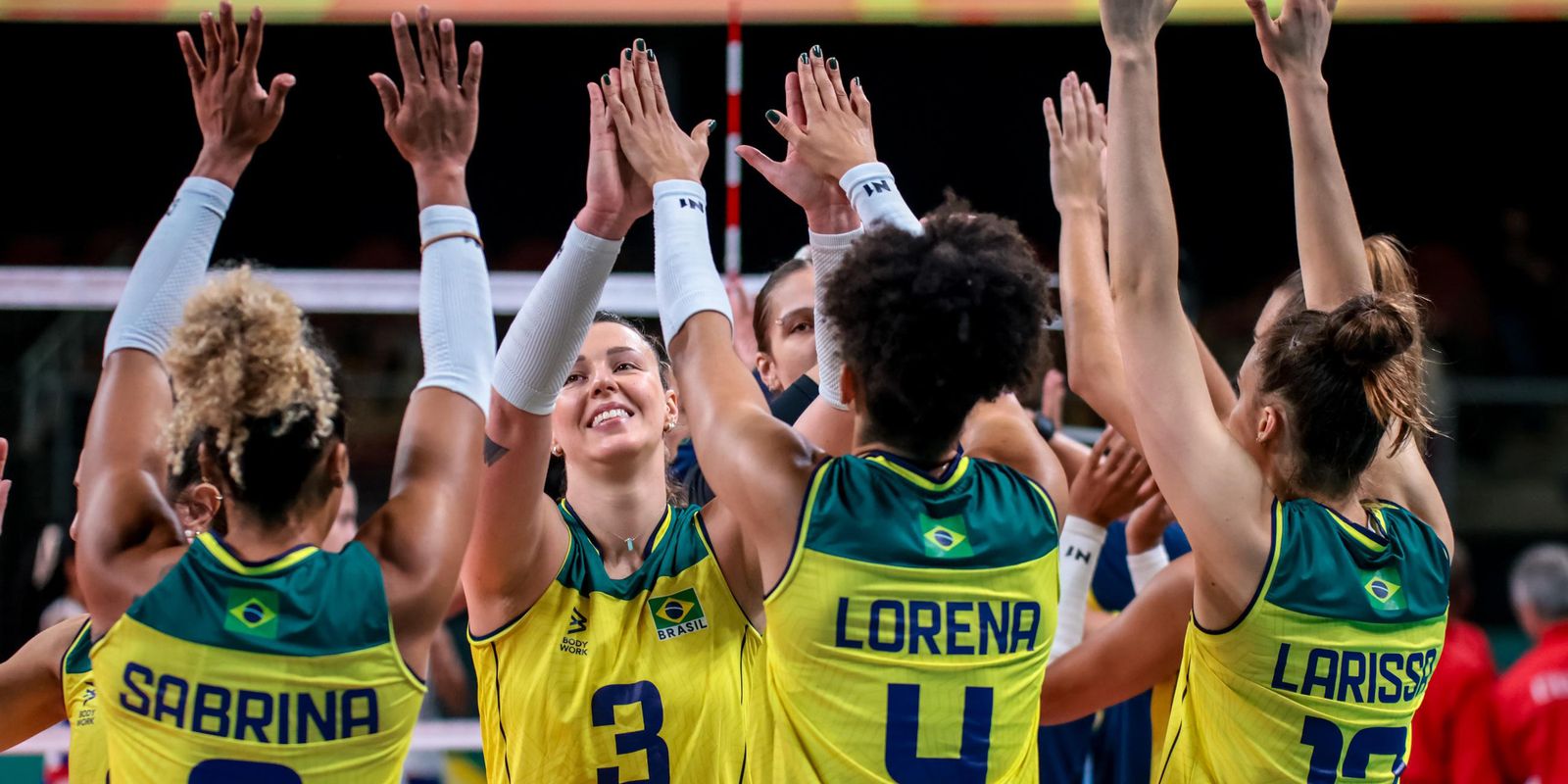 Seleção Feminina de Vôlei chega no Recife para o Sul-Americano e