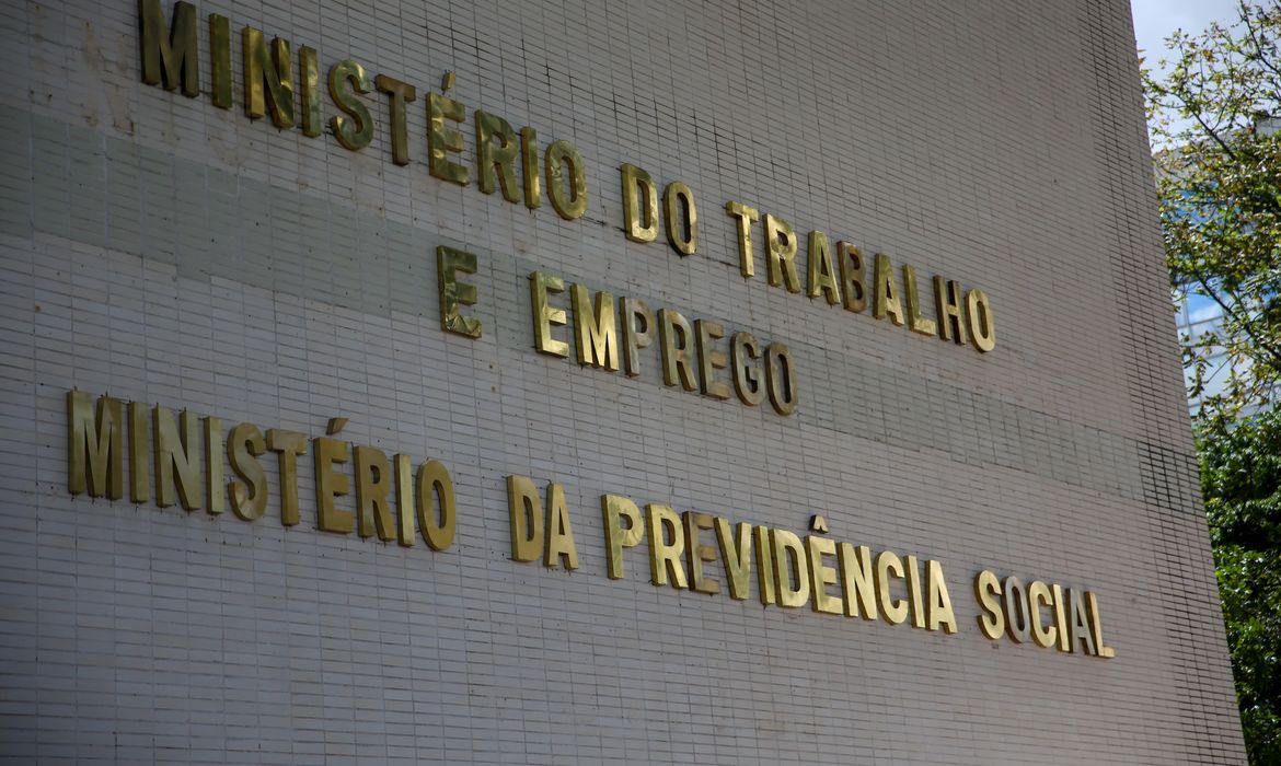 Fachada do ministério do Trabalho e Emprego e Previdência Social