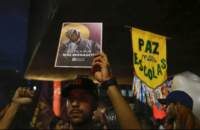 São Paulo ( SP) 24/08/2023 - Jornada dos Movimentos Negros Contra a Violência Policial. Os atos são em defesa de investigação rigorosa e punição aos assassinos de Mãe Bernadete Pacifico.
Foto: Paulo Pinto/Agência Brasil