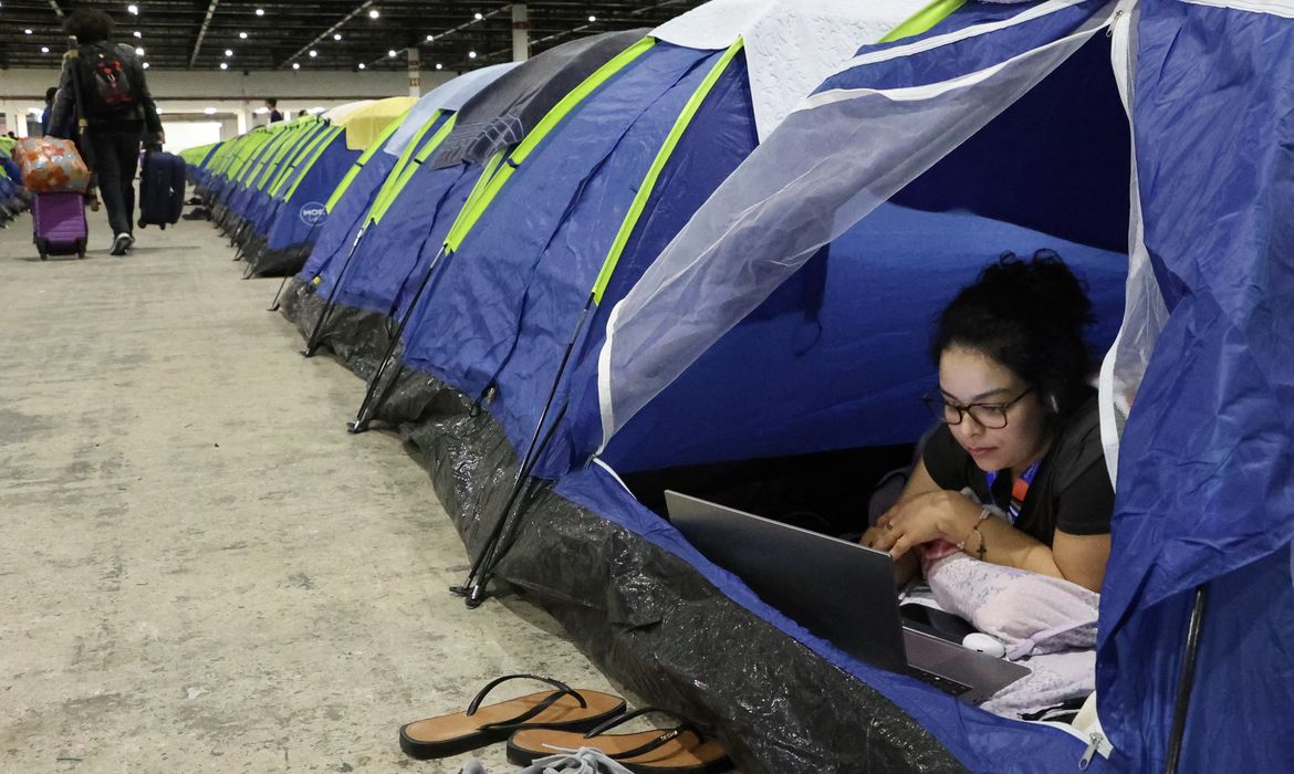 São Paulo (SP), 09/07/2024 - A estudante Jessica Queiroz participa do acampamento do festival de tecnologia Campus Party no Expo Center Norte. Foto: Rovena Rosa/Agência Brasil