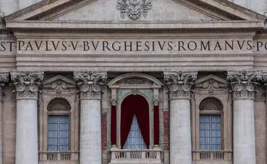 A view shows the central balcony (Loggia delle Benedizioni) of St. Peter's Basilica, as a conclave to elect the next pope takes place at the Vatican, as seen from Rome, Italy, May 7, 2025. REUTERS/Amanda Perobelli REFILE - CORRECTING INFORMATION FROM 