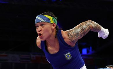 Paris 2024 Olympics - Boxing - Women's 60kg - Quarterfinal - North Paris Arena, Villepinte, France - July 31, 2024. Beatriz Iasmin Soares Ferreira of Brazil celebrates after winning her fight against Chelsey Heijnen of Netherlands. REUTERS/Piroschka Van De Wouw