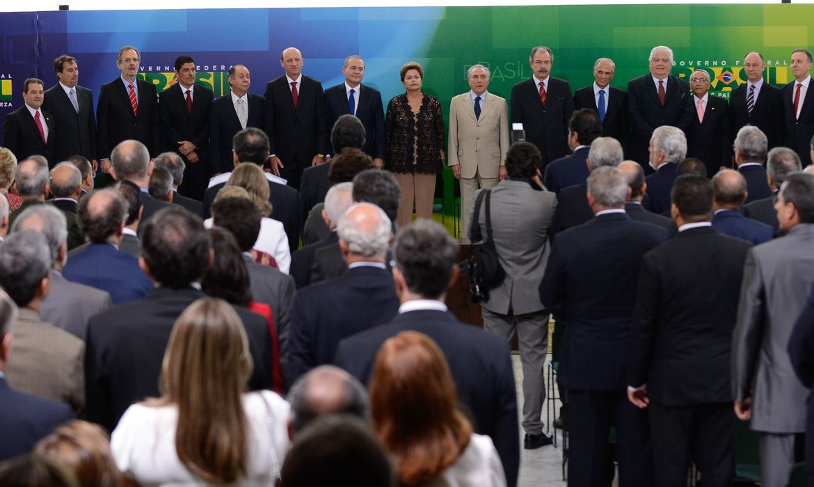  Brasília - A presidenta Dilma Rousseff dá posse a seis ministros (Marcelo Camargo/Agência Brasil)