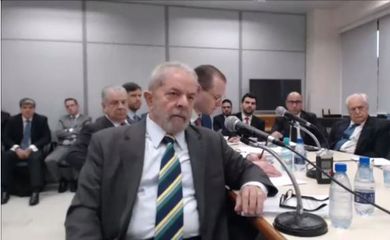 O ex-presidente Luiz Inácio Lula da Silva presta depoimento ao juiz Sérgio Moro