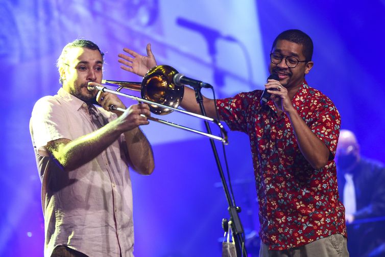Daniel Rodrigues e Breno Alves, durante participação no Festival de Música Nacional FM.