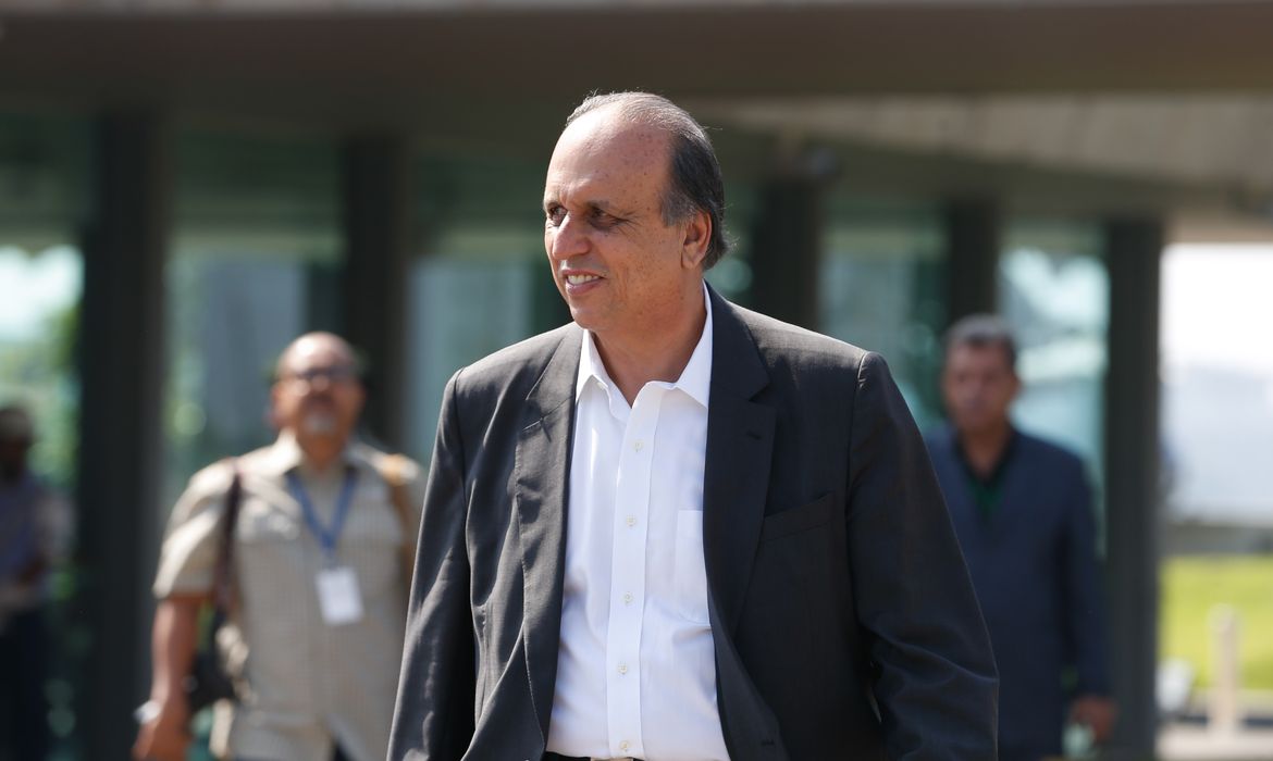 O governado do Rio de Janeiro, Luiz Fernando Pezão, durante cerimônia de entrega de 265 novas viaturas para a PM