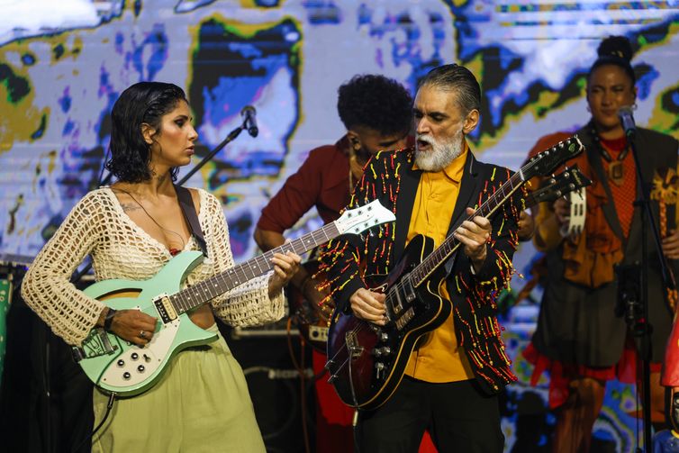 Fortaleza (CE), 03/12/2025 - Apresentação do show performance do grupo Siriará durante abertura do Mercado das Indústrias Criativas do Brasil (MICBR+Ibero-América), no Centro Dragão do Mar de Arte e Cultura, em Fortaleza (CE). Foto: Tomaz Silva/Agência Brasil