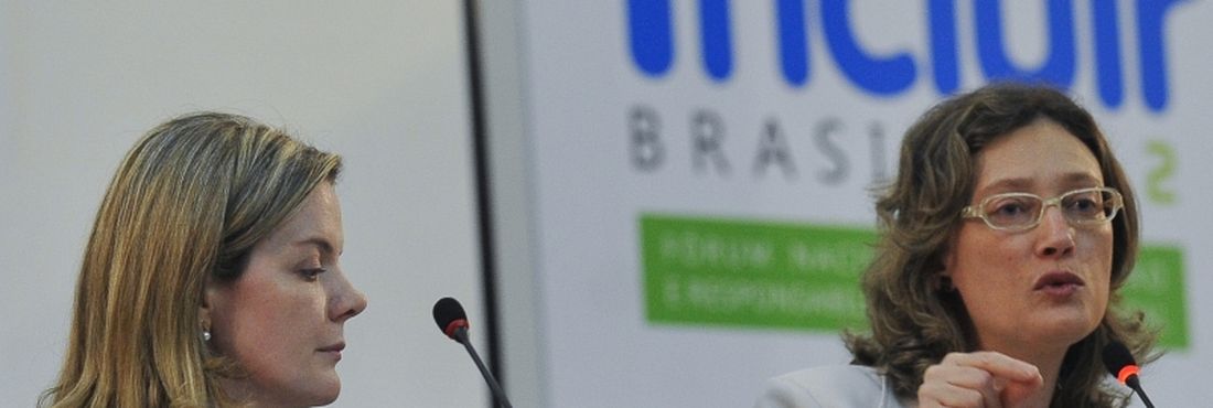As ministras, da Casa Civil, Gleisi Hoffman, e da Secretaria de Direitos Humanos da Presidência, Maria do Rosário, participam da abertura do Fórum Nacional de Inclusão e Responsabilidade Socioambiental "Incluir Brasil 2012"