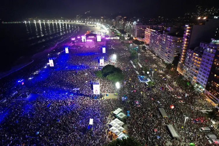 Madonna leva multidão ao delírio em megashow na praia de Copacabana. Foto: Fabio Motta/Prefeitura do Rio