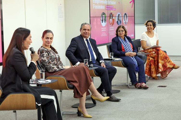 Brasília (DF), 18/03/2025 - Ministra das Mulheres, Cida Gonçalves, participa do painel 