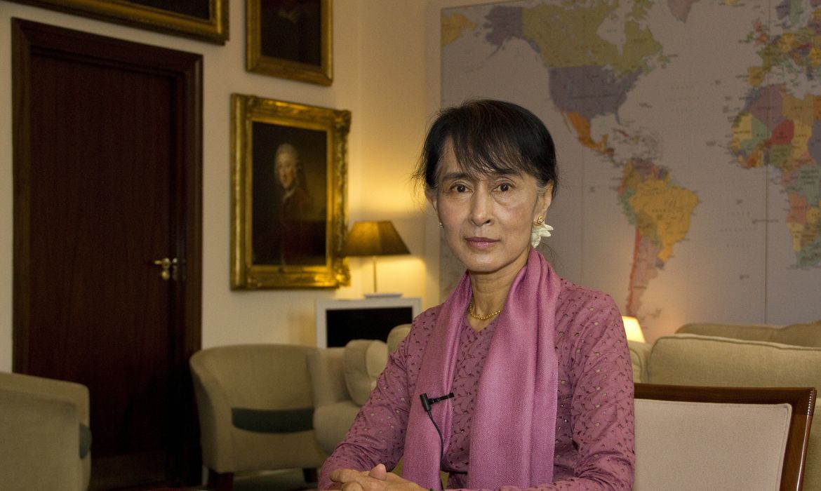 Aung San Suu Kyi recebeu o Nobel pela sua luta pacífica por democracia e direitos humanos
