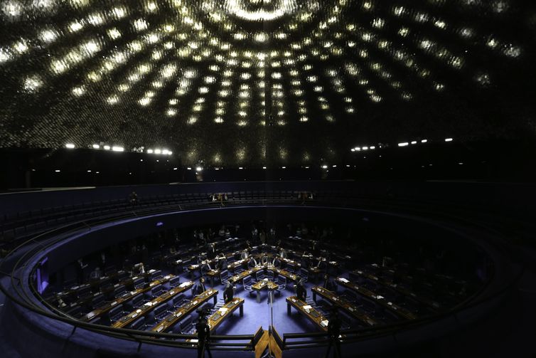 O Plenário do Senado aprovou a MP 829/2018, que prorroga contratos temporários de pessoal do Ministério da Cultura, do Ministério do Desenvolvimento Social e do Ministério da Ciência e Tecnologia.