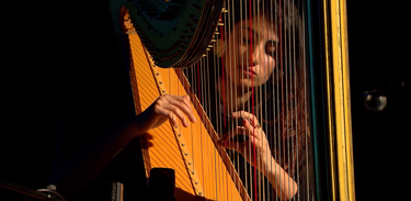 Partituras apresenta a harpista peruana Eve Matin