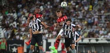 O Flamengo tem a vantagem do empate no confronto