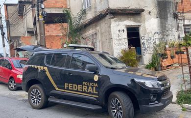 São Paulo/SP – Nesta quinta-feira (14/10), a Polícia Federal deu cumprimento a 24 mandados de busca e apreensão e 8 mandados de prisão temporária, todos decorrentes da investigação do roubo às agências bancárias da CEF e BB, ocorrido na madruga