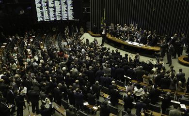 Brasília - Deputados discutem no Plenário da Câmara após governo determinar reforço de tropas federais para proteger Esplanada (Fabio Rodrigues Pozzebom/Agência Brasil)