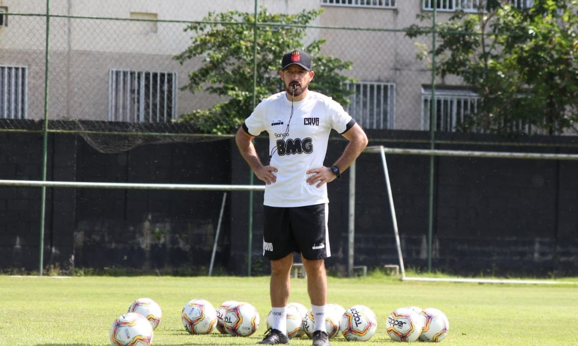 Ramon Menezes e o novo técnico do Vasco.