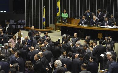 Brasília - Presidente da Câmara, Eduardo Cunha durante Sessão extraordinária para discussão e votação de diversos projetos (Antonio Cruz/Agência Brasil)