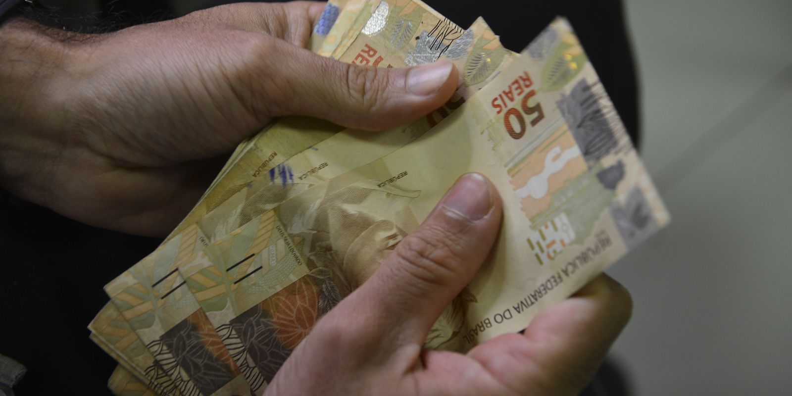 Saques da poupança em agosto superam depósitos em R$ 10,1 bilhões