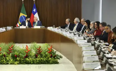 Brasília (DF), 22/04/2025 - O presidente Luiz Inácio Lula da Silva e o presidente do Chile, Gabriel Boric, participam de reunião ampliada com a presença de ministros, no Palácio do Planalto. Foto: Marcelo Camargo/Agência Brasil