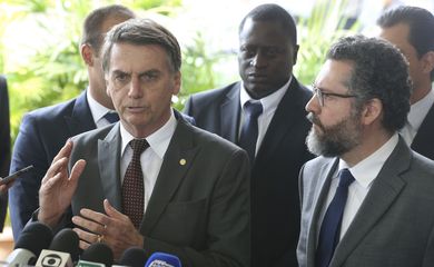 O presidente eleito Jair Bolsonaro e o futuro ministro das Relações Exteriores, embaixador Ernesto Fraga Araújo, concedem entrevista à imprensa no CCBB.