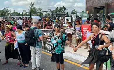 Brasília (DF) 14/11/2025 – Protesto na entrada principal da COP30.
Foto: Gabriel Corrêa/Rádio Nacional