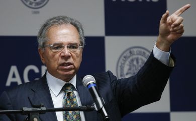 O ministro da Economia, Paulos Guedes, faz palestra durante encontro com empresários na Associação Comercial do Rio de Janeiro.
