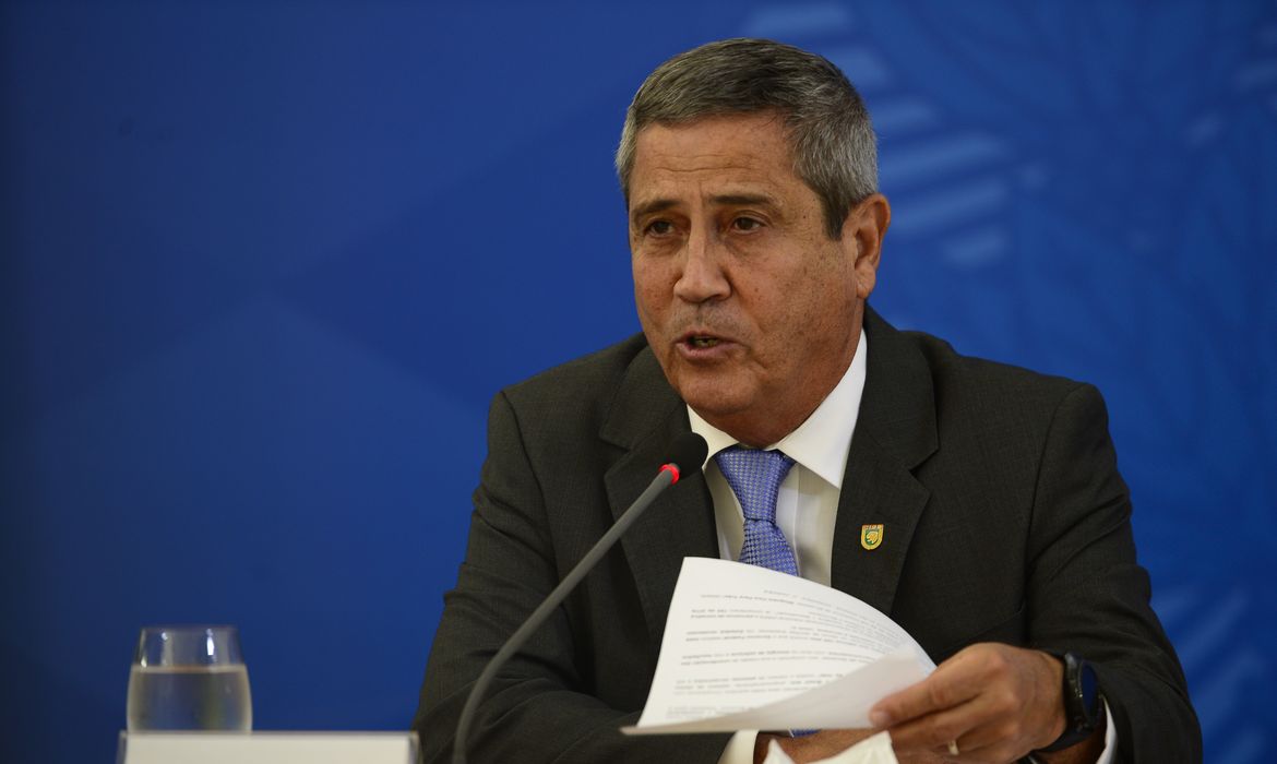 O ministro da Casa Civil, Braga Netto, fala à imprensa no Palácio do Planalto, sobre os 500 dias de governo