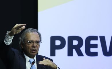 O ministro da Economia, Paulo Guedes, faz palestra na abertura do seminário Previdência: por que a reforma é crucial para o futuro do país? no auditório do edifício sede do Correio Braziliense.

 