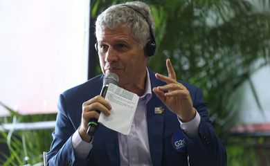 Rio de Janeiro (RJ), 15/11/2024 – O ministro do Desenvolvimento Agrário e Agricultura Familiar, Paulo Teixeira durante plenária que discute sustentabilidade, mudança do clima e transição justa no G20 Social, no Boulevard Olímpico na zona portuária da capital fluminense. Foto: Tomaz Silva/Agência Brasil