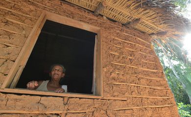 Itapecuru-Mirim (MA) - A dona de casa Maria da Anunciação Ferreira mora em uma comunidade quilombola onde o esgoto corre a céu aberto