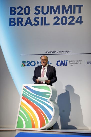Paulo Pinto/Agência Brasil São Paulo (SP), 25/10/2024 - O vice-presidente Geraldo Alckmin participa da abertura do B20, Brasil Summit do setor privado do g20, com a indicação das diretrizes do empresário para o encontro do G-20. Foto: Paulo Pinto/Agência Brasil