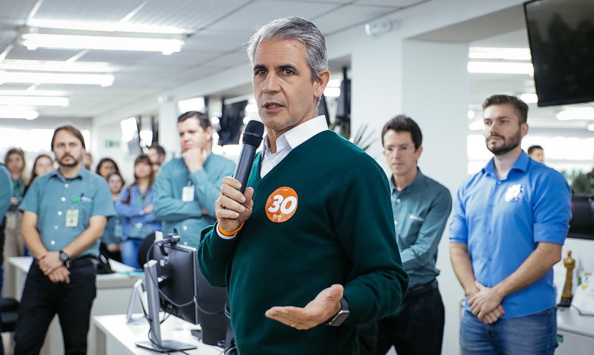 Felipe D'Avilla faz campanha no Paraná
